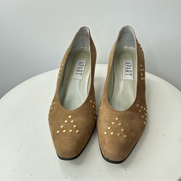 Vintage Brass Studded Tan Suede Pumps - Picture 2 of 4